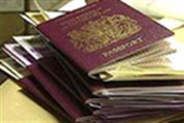 Cấp hộ chiếu và giấy thông hành cho người Việt Nam ở nước ngoài