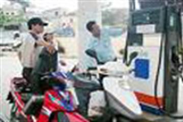 Sau 10 ngày mới được tăng tiếp giá bán lẻ xăng dầu