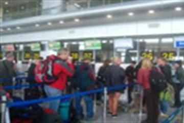 Phí dịch vụ hoàn thuế khi xuất cảnh là 15%