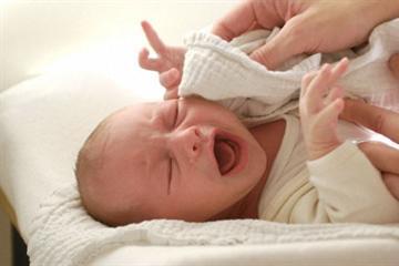 Bỏ con sau khi sinh bị phạt đến 15 triệu đồng