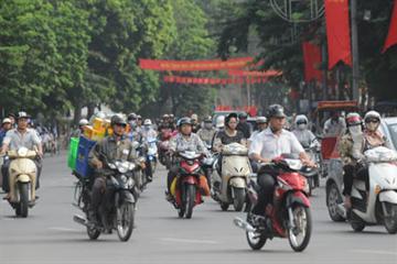 Tăng cường kiểm soát xe máy, ô tô tại Hà Nội và TP.HCM