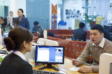 Giao dịch ngân hàng không phải khai báo thông tin người thân