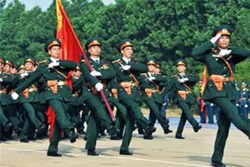 Hạ sĩ quan phục vụ tại ngũ từ 1 năm được nghỉ phép 10 ngày/năm