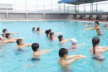 Tiếp tục thí điểm dạy bơi cho học sinh tiểu học