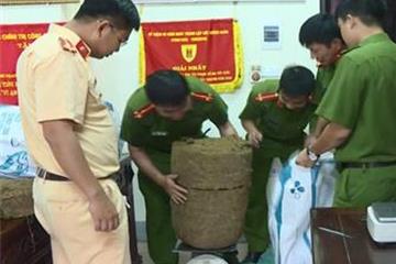 Nghệ An: Bắt ô tô chở hơn 100 kg cần sa, 3kg ma túy