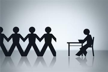 Thủ khoa chăn lợn: Vào biên chế không dễ!