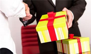 Xét khen thưởng, Công đoàn phải ưu tiên cán bộ nữ 