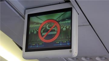 Hút thuốc trên máy bay, phạt ngay đến 5 triệu