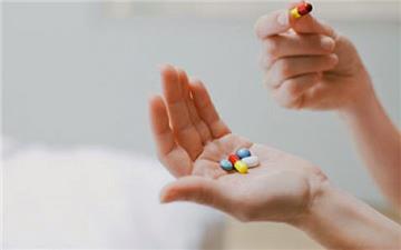 Cấm “mua chuộc” bác sĩ để bán thuốc