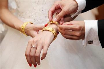 Vàng cưới là tài sản chung hay riêng?