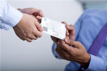 “Dùng tạm” thẻ BHYT của người khác, bị phạt thế nào?