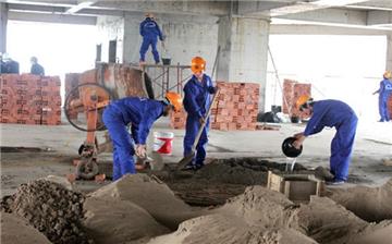 Giá công nhân xây dựng ở Hà Nội tối thiểu 4,12 triệu đồng/tháng