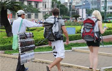 Chèo kéo, ép khách mua hàng bị phạt thế nào?