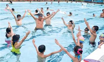 Khuyến khích các trường tổ chức dạy bơi cho học sinh