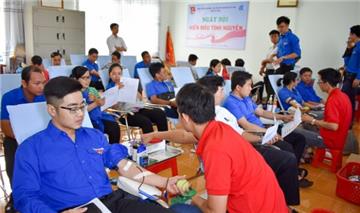 Đi hiến máu được nghỉ 2 buổi vẫn hưởng nguyên lương?