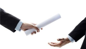 Cách chức lãnh đạo bố trí người thân làm kế toán, quản lý nhân sự