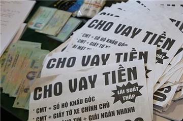 TP. Hà Nội: Gỡ tờ rơi quảng cáo cho vay tài chính nơi công cộng