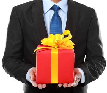 Hướng dẫn khai thuế với khoản chi mua quà tặng khách hàng
