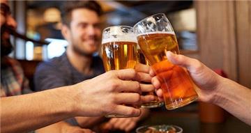 Từ năm 2020, vợ phải thường xuyên nhắc chồng hạn chế uống rượu, bia