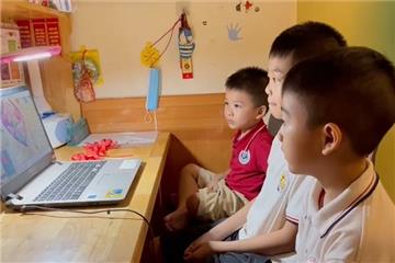 Học sinh Hà Nội tiếp tục học trực tuyến