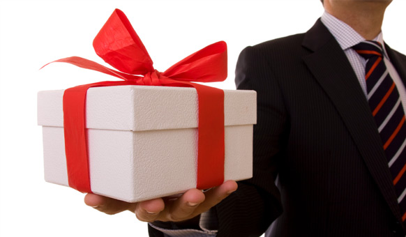 Biếu quà Tết cho sếp bao nhiêu bị coi là hối lộ?
