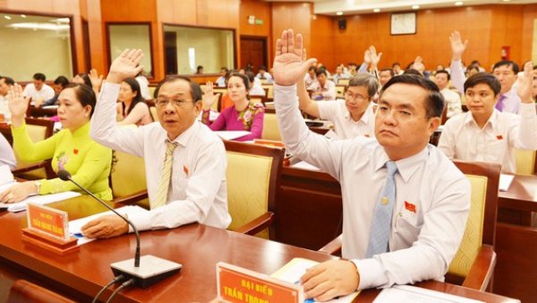 Thêm nhiều quy định liên quan đến cán bộ, công chức bị bãi bỏ