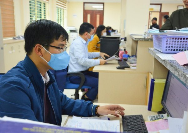 Bộ Y tế: Người lao động ho, sốt... cần báo ngay để được cách ly 