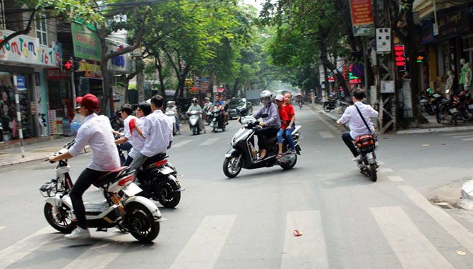 Hà Nội: Giáo viên vi phạm giao thông bị hạ thi đua
