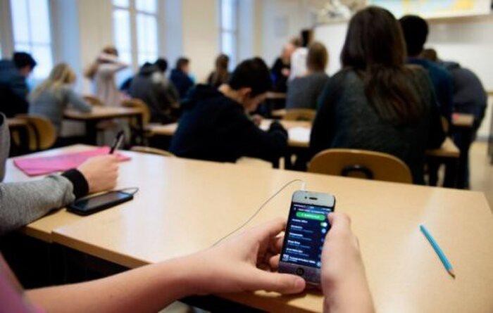 Cho học sinh dùng điện thoại trong giờ: Vì sao cởi mở đến vậy?