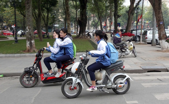 Chạy xe đạp điện, xe máy điện có phải mua bảo hiểm bắt buộc?