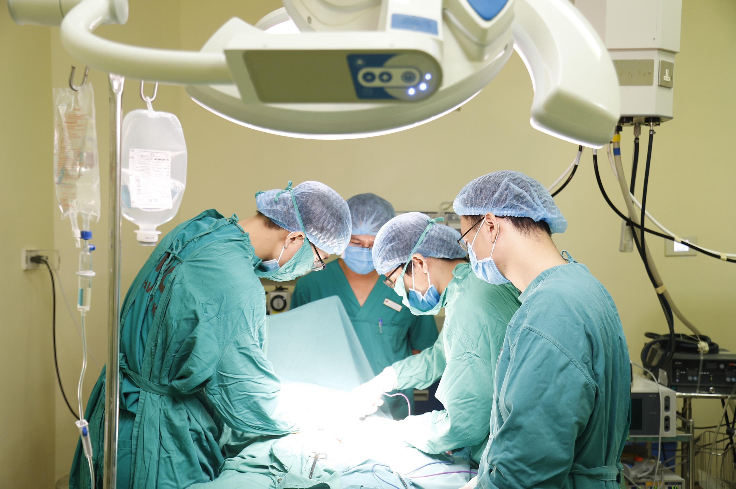 Người bệnh được giám sát thái độ phục vụ của bác sỹ viện công