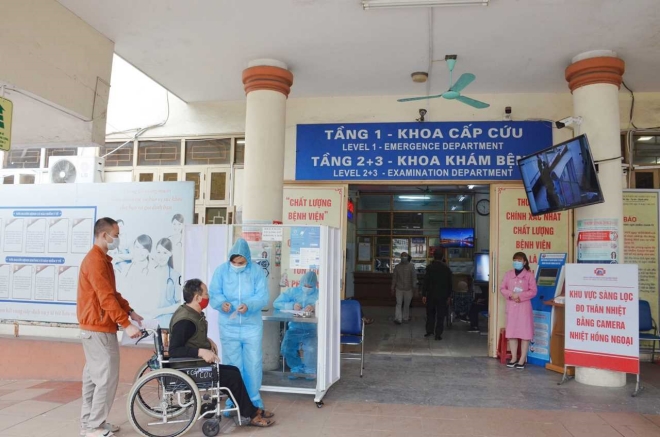 Hà Nội: 100% người ra vào bệnh viện phải khai báo y tế Hà Nội: 100% người ra vào bệnh viện phải khai báo y tế