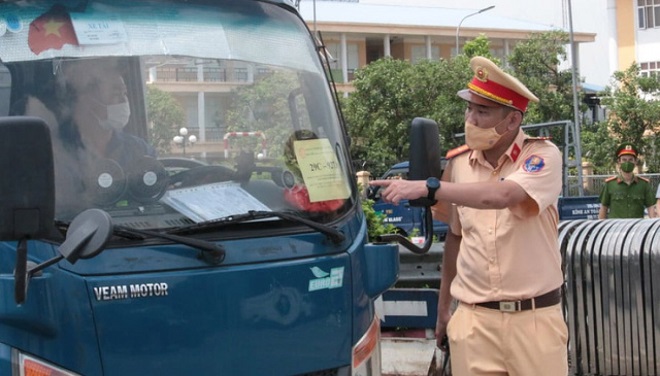 Hà Nội kiểm tra xe chở hàng ra vào kho, bãi, khu công nghiệp…