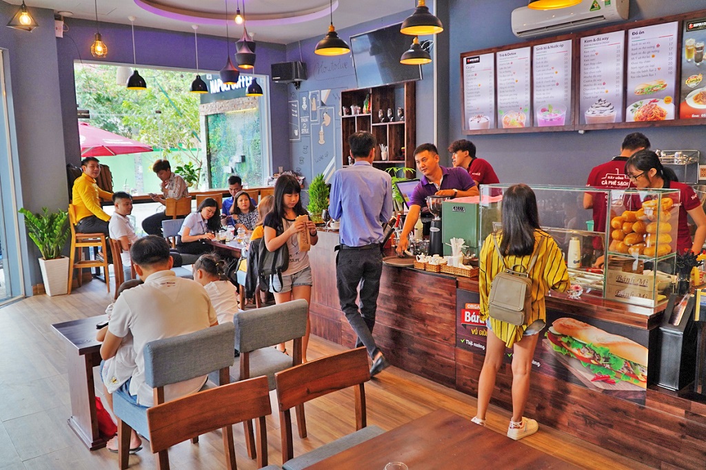 Hanoi: Hourly minimum wage for restaurants and coffee shops is VND 20,000/hour