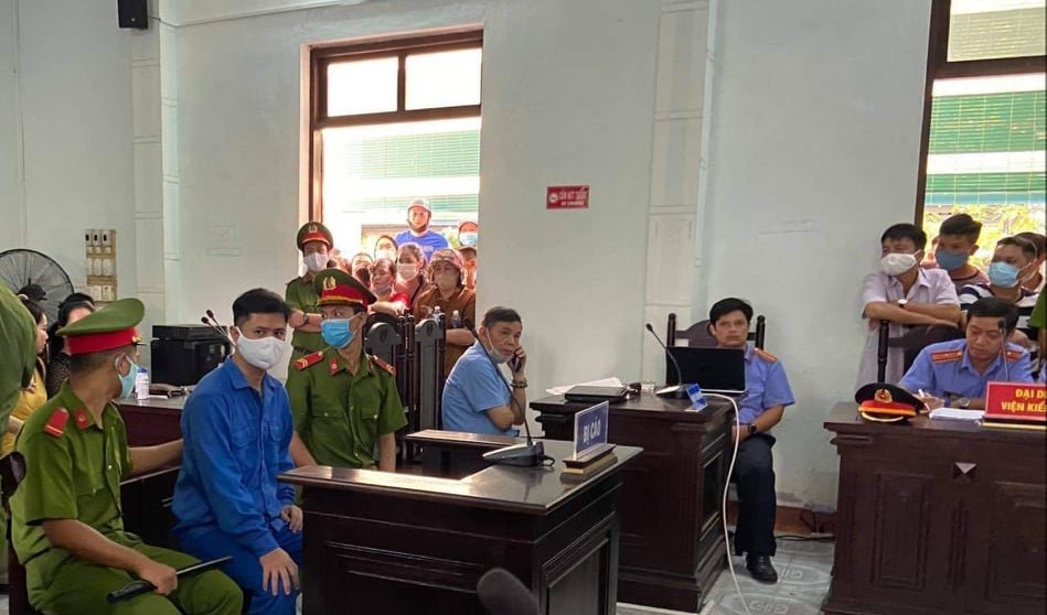 su dung dien thoai trong phien toa