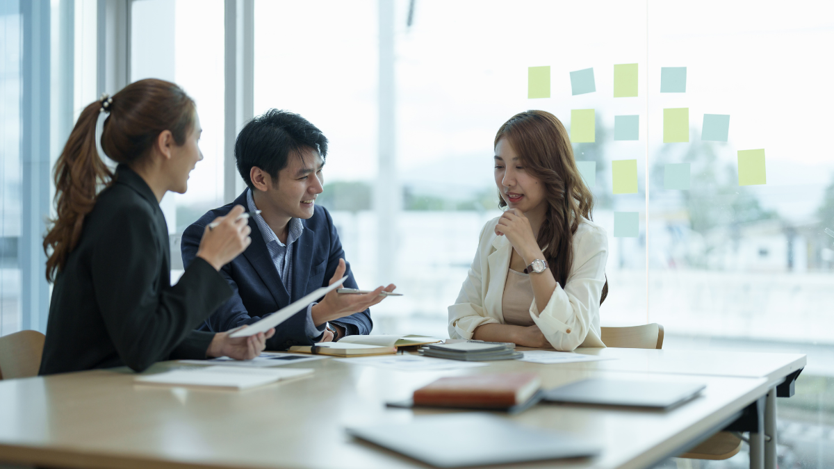 Bán cổ phần có phải nộp thuế và xuất hóa đơn không?