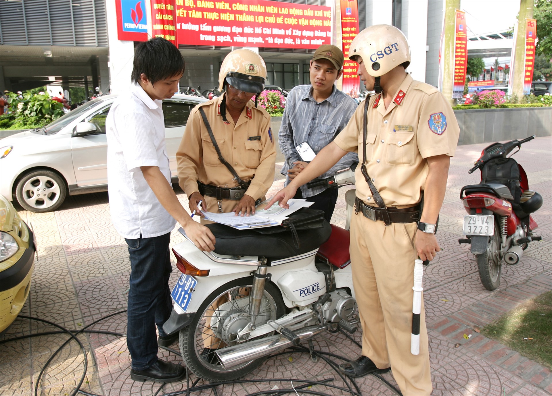 Nghiên cứu nộp phạt vi phạm giao thông trên VNeID