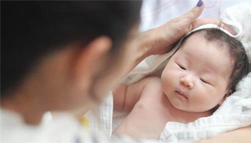 Đảng viên có con ngoài giá thú bị xử lý thế nào? Đảng viên có con ngoài giá thú bị xử lý thế nào?