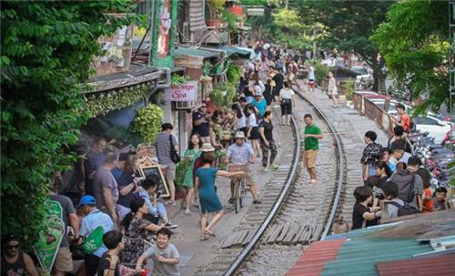 Đến 2025, xóa hết lối đi tự mở qua đường sắt tại Hà Nội 