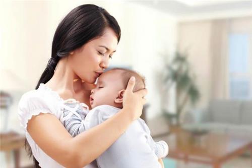 Chế độ nuôi con nhỏ dưới 12 tháng: 7 quyền lợi cho lao động nữ