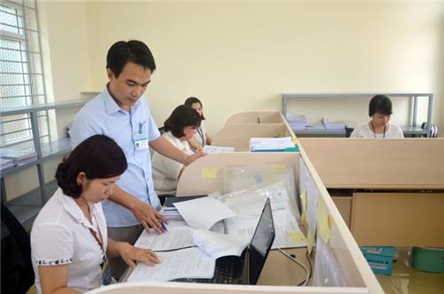 Chế độ làm việc và lương của nhân viên trường học