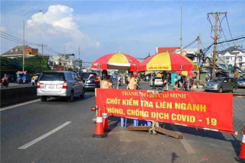Bộ Y tế hướng dẫn giấy thông hành Covid-19 cho xe chở hàng