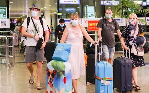 Người nước ngoài được mang bao nhiêu tiền vào Việt Nam?