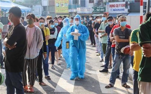 Người dân đến/đi TP. HCM cần mang theo những giấy tờ nào?