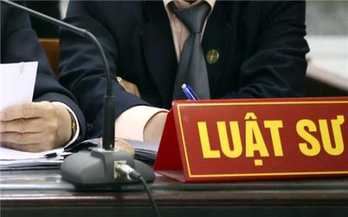 Ngoài luật sư, còn những ai có thể tham gia bào chữa trước tòa?