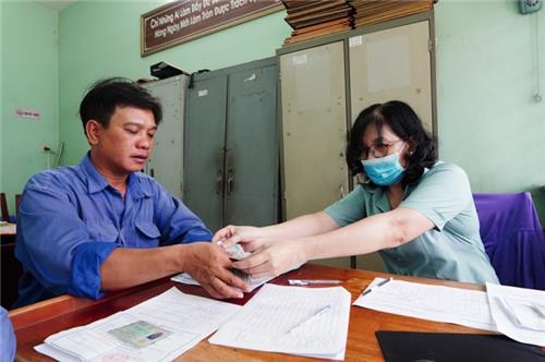 Hà Nội tập trung xử lý hồ sơ hỗ trợ người gặp khó khăn do Covid-19