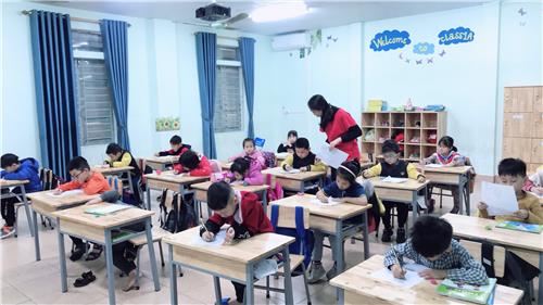 Học sinh lớp 1 - 6 tại 12 quận Hà Nội đi học trực tiếp từ 21/02/2022