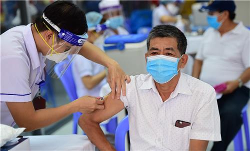 TP. HCM triển khai tiêm mũi 4 vắc xin Covid-19 cho người dân