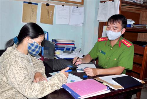 Mẫu Đơn xin xác nhận dân sự thế nào? Thủ tục thực hiện ra sao?