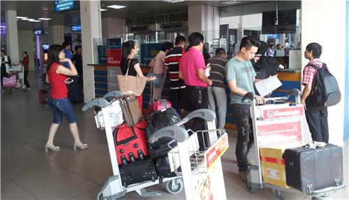 Bộ GTVT yêu cầu khắc phục tình trạng chậm trả hành lý tại sân bay